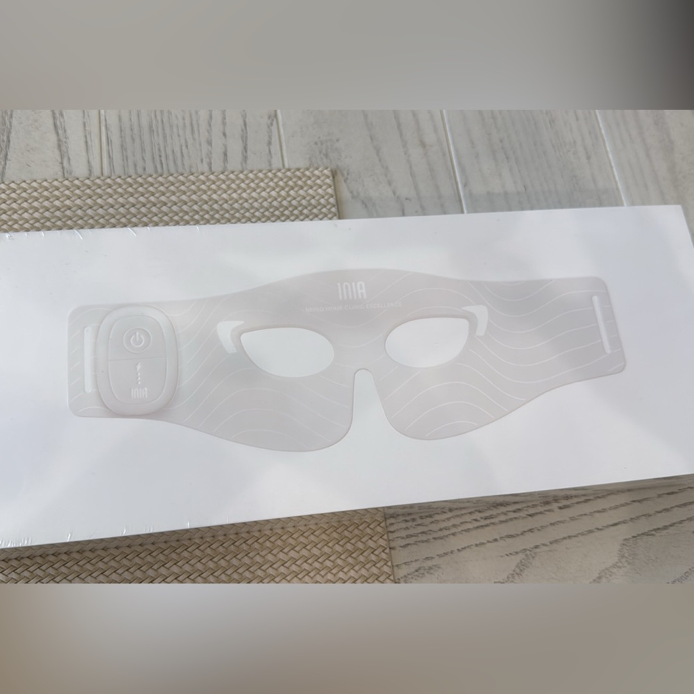 INIA Red Light Therapy Eye Mask for Under Eye Treatment & Rejuvenation
